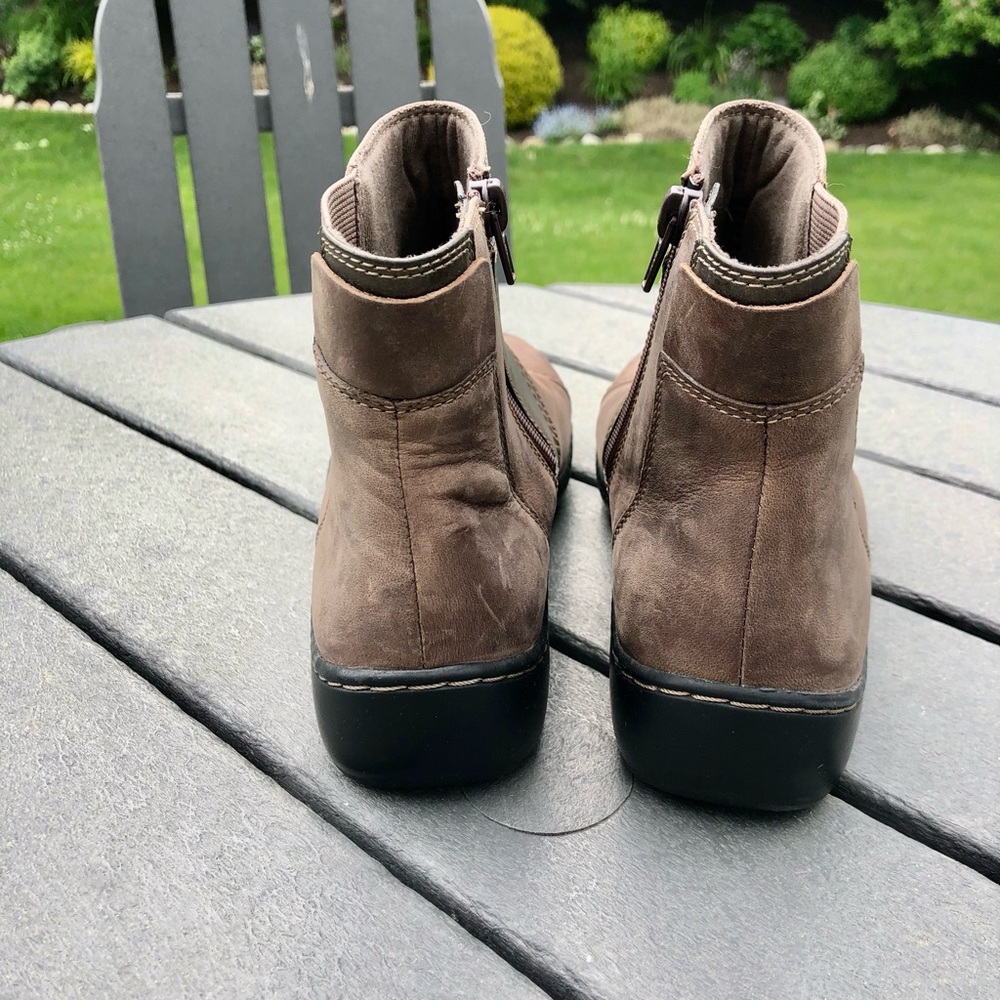 Clarks Brown Leather Ankle Booties with Side Zip - Picture 4 of 9
